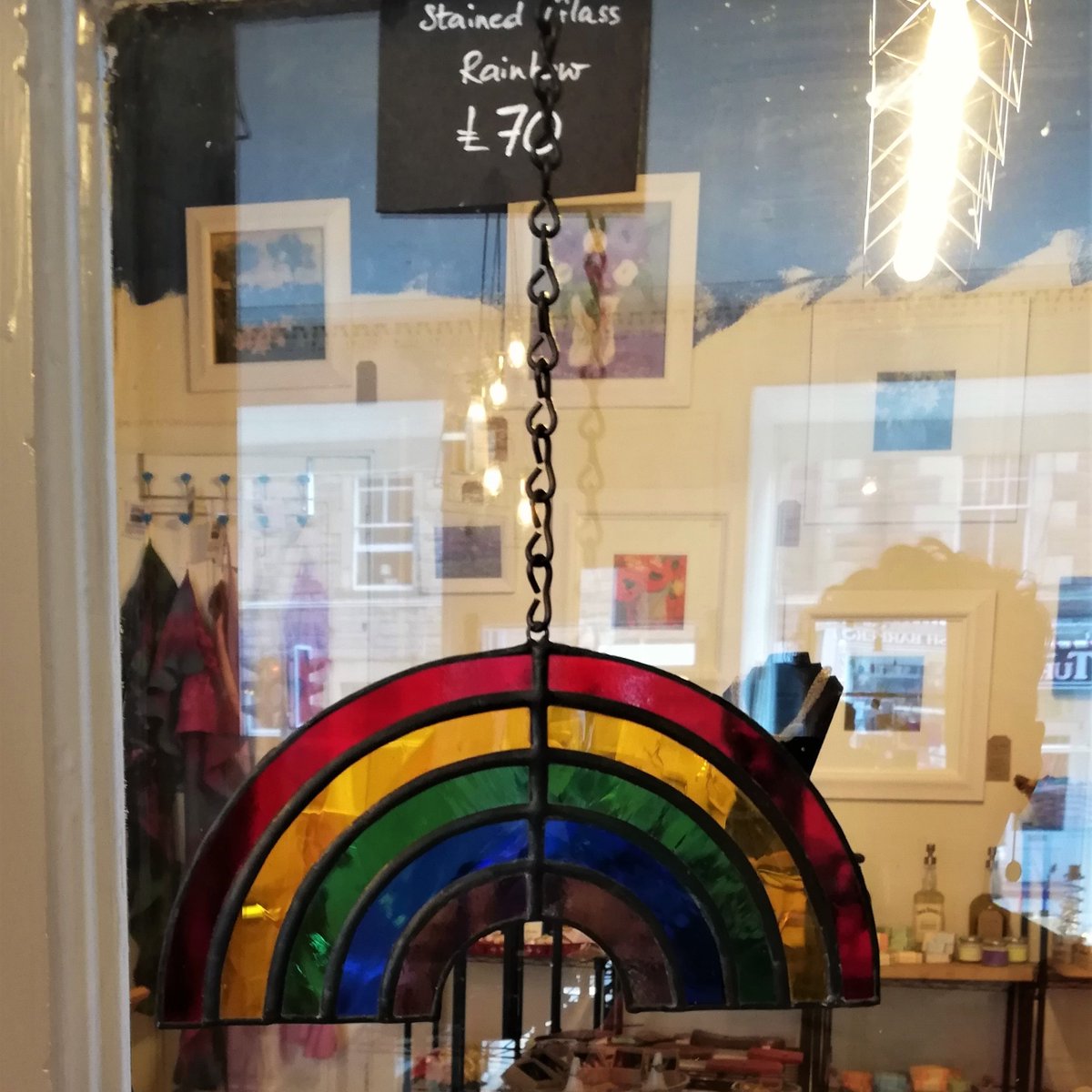 artcraftcollect's tweet photo. 'I can sing a rainbow 🌈' well, maybe not but I love this #stainedglassart #rainbow by the very talented @iwonakozielglass
What better way to celebrate #pridemonth than with this gorgeous piece hanging in your window?
#handmadeinedinburgh #supportlocalartists https://t.co/GY8MHC148w