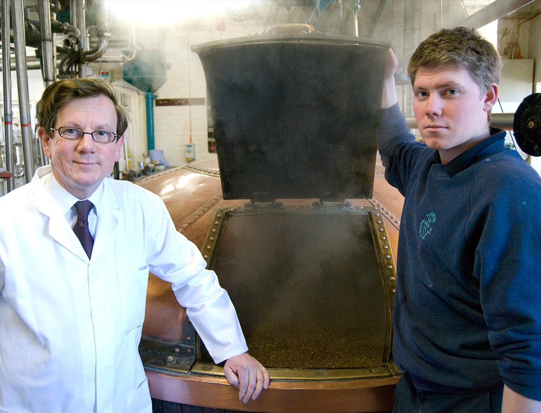 Harveys1790's tweet image. #FathersDay is just three days away so we had to share this father and son #throwbackthursday!

📸 1ST: Anthony our head brewer for 40 years, &amp;amp; father of our current Head Brewer Miles Jenner.

📸 2ND: Miles &amp;amp; his son Edmund, the #thirdgeneration of his family to brew at Harvey's.