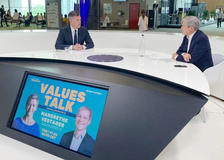 RenewEurope's tweet image. Thank you very much to EVP of @EU_Commission @vestager &amp;amp; #RenewEurope President @CiolosDacian for joining our #ValuesTalk &amp;amp; @BrianMaguireEU for moderating it.

Stay tuned for our next Values Talk with political leaders from our liberal &amp;amp; pro-European family!
