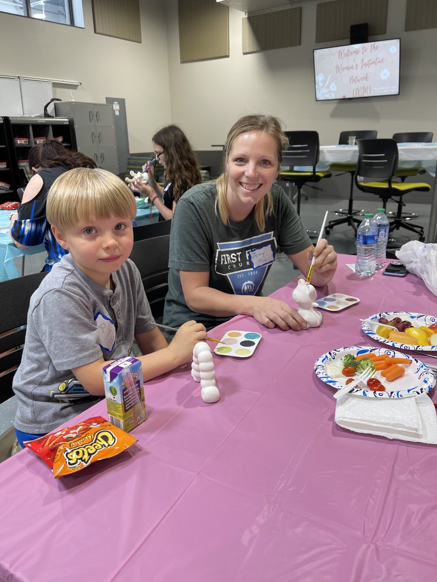 WesternTC's tweet photo. Last week, Western's Women's Initiative Network hosted an event with All Glazed Up to connect young women together in person, now that COVID conditions have improved.
Thank you to everyone who participated!
#WesternTC https://t.co/vv8hmMEEGH