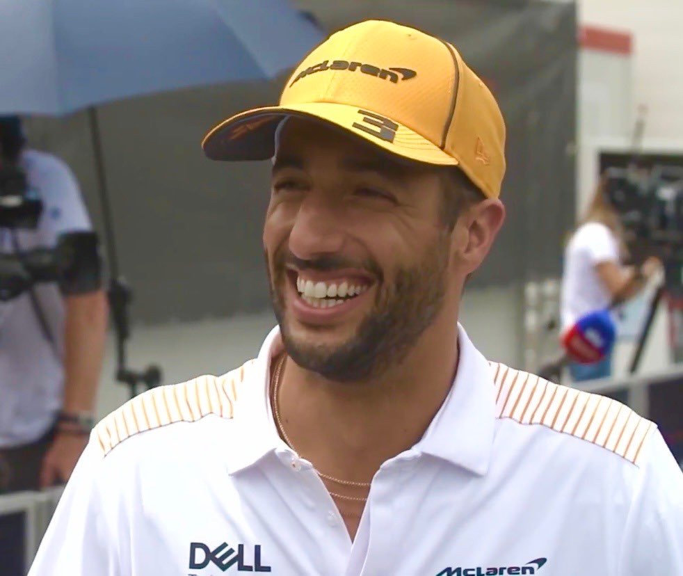 formulagirlybr's tweet photo. 📸 | As adms só queriam compartilhar o quão felizes elas estão em poder ver esse sorriso sem máscara depois de mais de um ano! 

(Na França é permitido ficar sem máscara ao ar livre) 

#DR3BR #DR3 #F1 #FrenchGP ✨ https://t.co/o0fAIQIiep