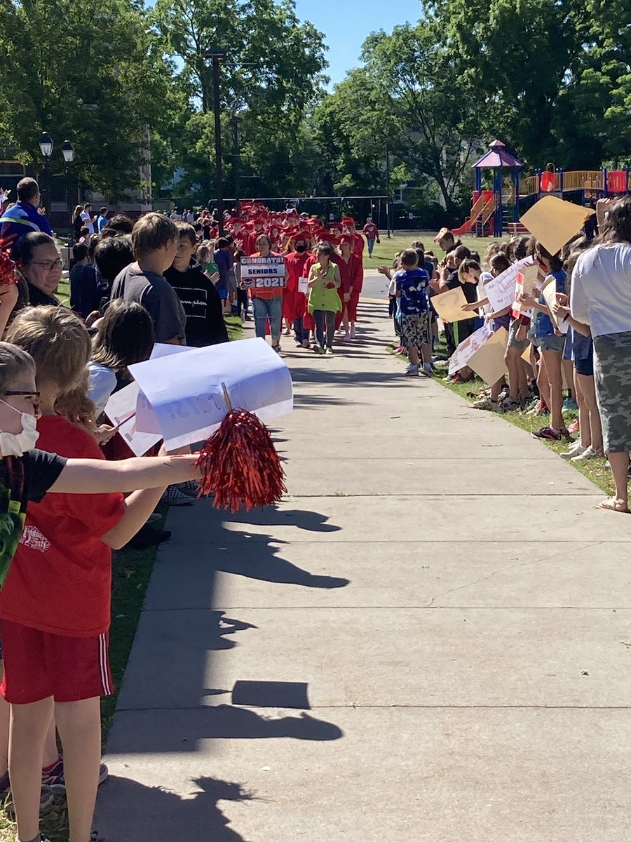 kathbremer's tweet photo. ❤️Congratulations Class of 2021!❤️ @BravesSupt @AmesburyBrian @LindsayLazenby @ny_psych @StephanieLKnapp #onebravesfamily #pesrocks #canandaiguaproud https://t.co/HWJgv6Ya5U