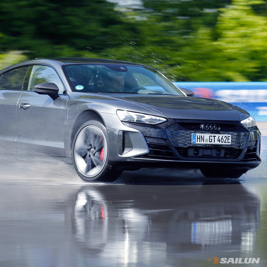 sailun_europe's tweet photo. Caution wet! 💦⚠️#MotorsportsMonday is coming in style 😎Together with our partner AUTO BILD, we offered readers a chance to test the latest premium cars in action! #SpringStars

#SAILUN #SailunEurope #SailunTire #WithYouThroughEveryTurn #MakeGreatTires #SmartForward #Motorsports https://t.co/BzX5oEnwQ3