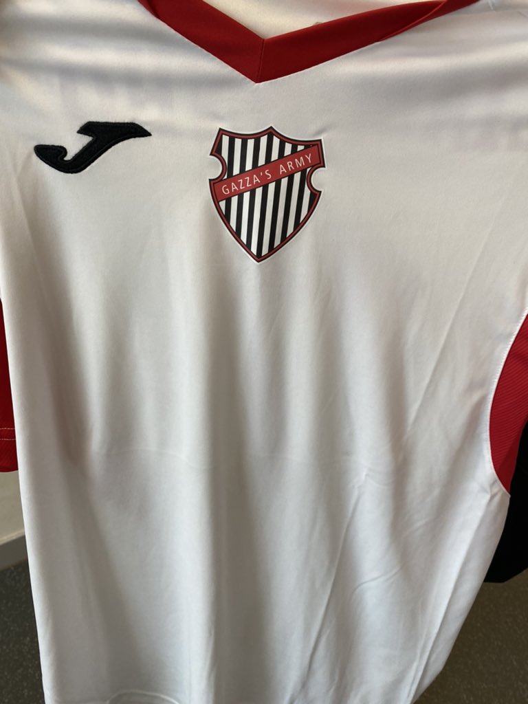 DunfermlinePE's tweet photo. 😍 Mr G’s Army ⚽️

Mr Garry’s S3 elective class organised and ordered their own tops for PE🤩

They look fantastic, definitely brightened up our day - great effort boys👏🏻 https://t.co/HSAMqkBWhK