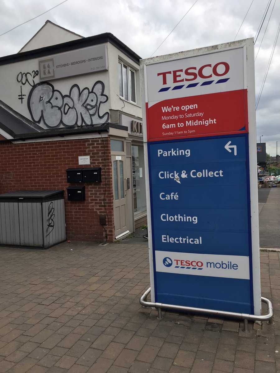 MMUNEERKHANS's tweet photo. @Tesco @tesconews Brockhurst Road, #Hodgehill #Birmingham B36. Tesco is letting our area down, graffiti, broken cctv camera, fence falling. PLEASE can you get these things sorted ASAP. Residents are tired of Tesco not keeping up to standards! @HodgeHillResid1 https://t.co/dhTHfunUCT