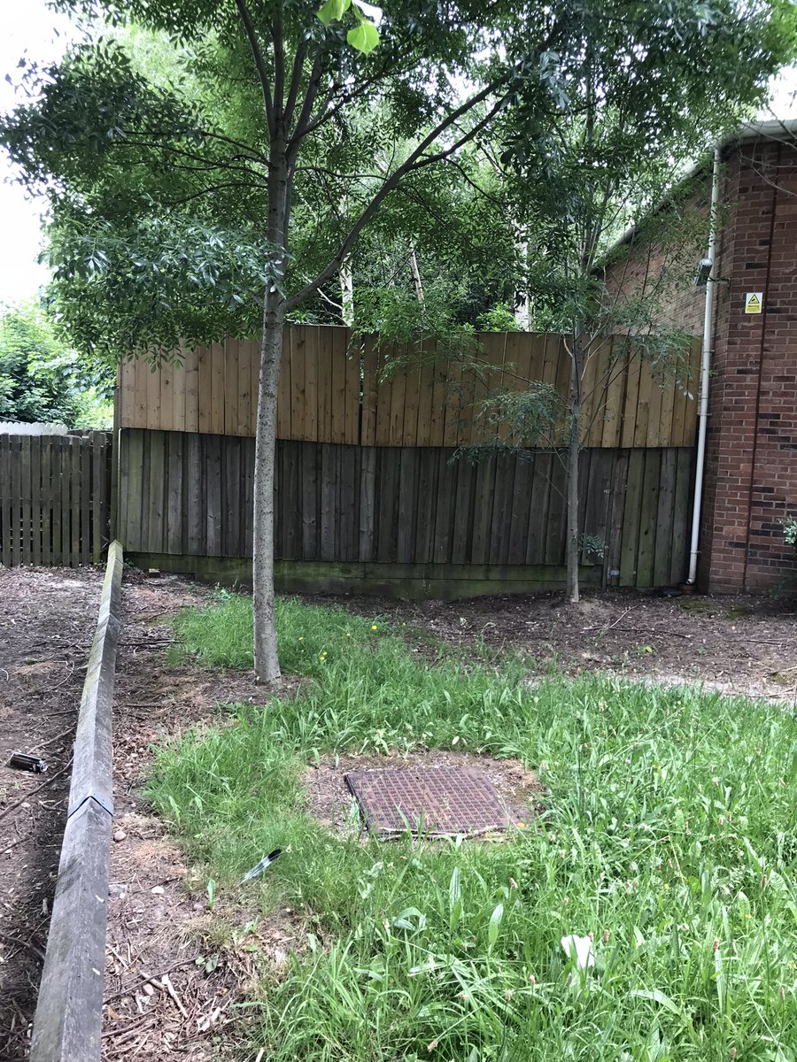 MMUNEERKHANS's tweet photo. @Tesco @tesconews Brockhurst Road, #Hodgehill #Birmingham B36. Tesco is letting our area down, graffiti, broken cctv camera, fence falling. PLEASE can you get these things sorted ASAP. Residents are tired of Tesco not keeping up to standards! @HodgeHillResid1 https://t.co/dhTHfunUCT