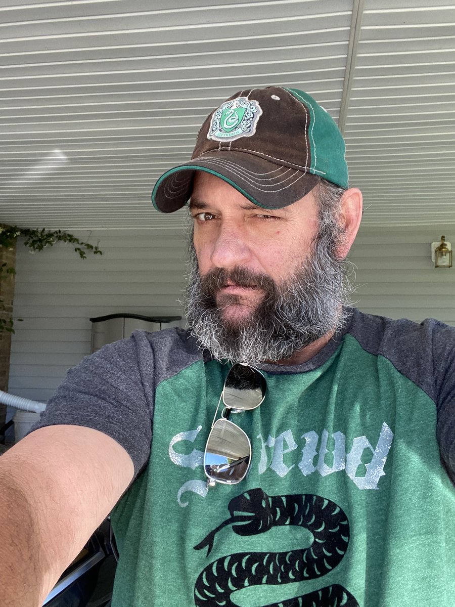DaveMic49712574's tweet photo. Rep your house, yo.
#Joke #GreenIsMyColor #Davecation https://t.co/2LCM0F5fjY