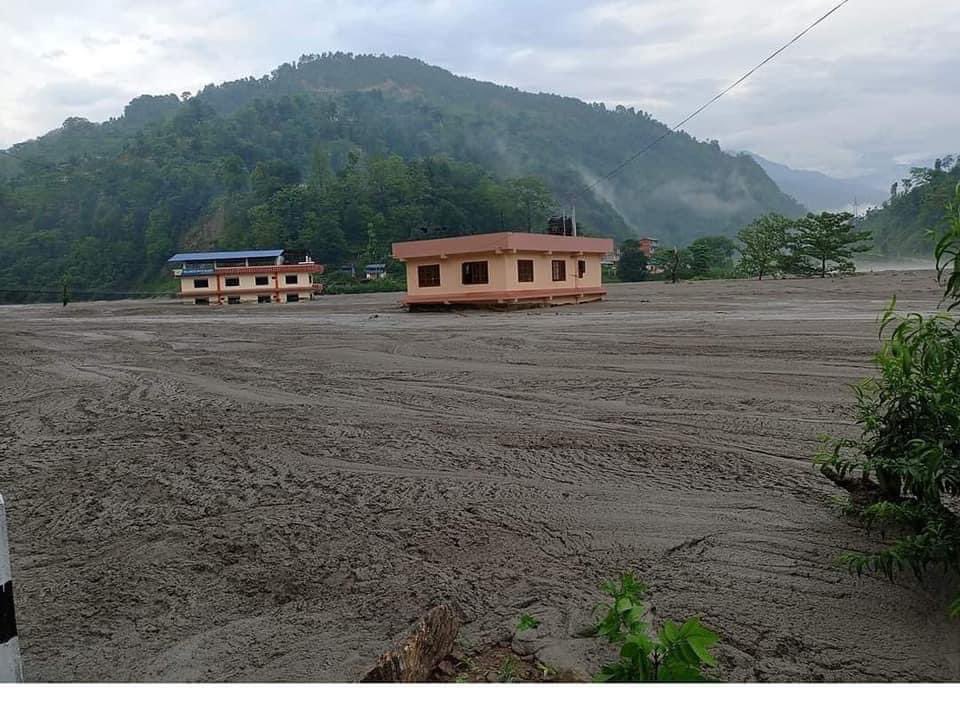 guragainharee12's tweet photo. @kyoko4439 Horrible floods in Melamchi and Indrawati rivers have damaged more missing, ending Melamchi that a reason please help for sindhuplachok nepal 🙏🙏🙏🙏🙏 https://t.co/79OvTqeIf4