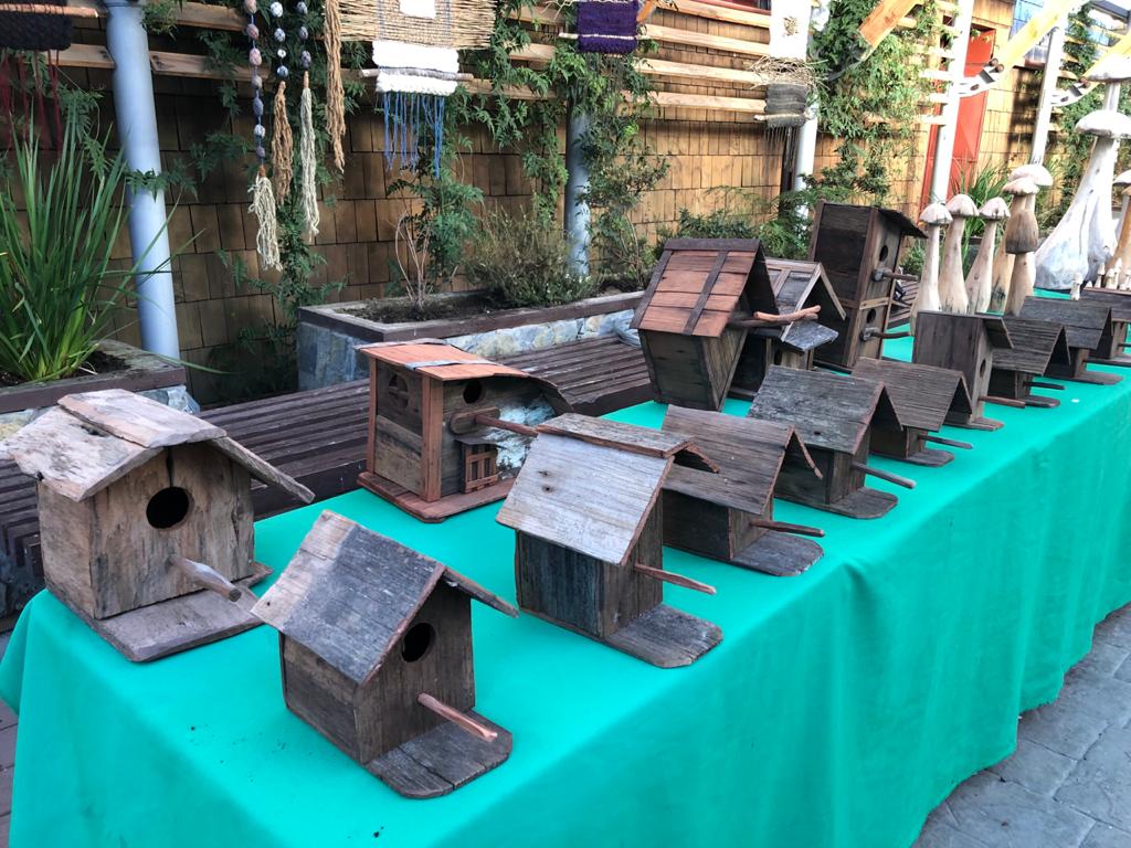 muniptovaras's tweet photo. 👉 En Boulevard Municipal te esperan los mejores productos de pequeños agricultores de #PuertoVaras en la #FeriaRural
📆 Todos los jueves y viernes
📍 Boulevard Municipal
🕰 09:00 a 14:00 horas https://t.co/sMAo4ooW3k