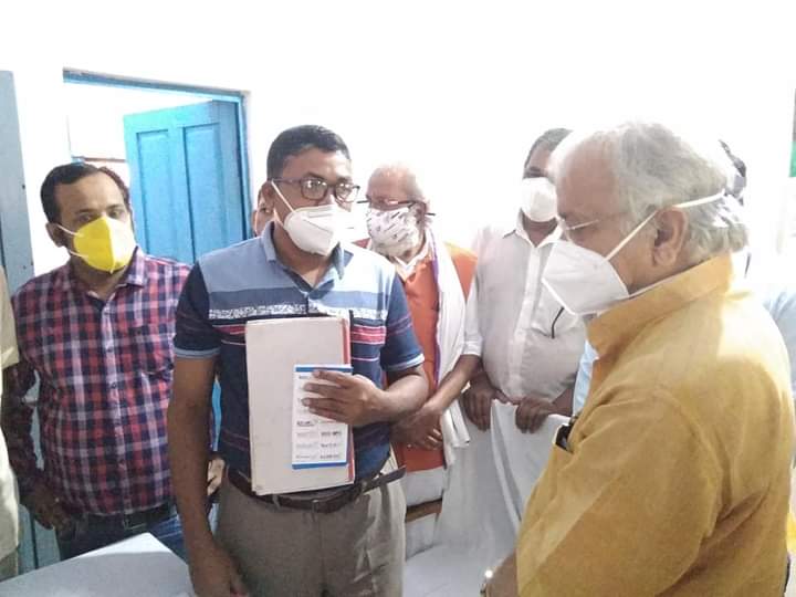 drpkraimla's tweet photo. उत्तर प्रदेश के लोकप्रिय मुख्यमंत्री मा0 @myogiadityanath जी एवं शीर्ष नेतृत्व के निर्देश पर तमकुही राज विधानसभा के सामुदायिक स्वास्थ्य केंद्र सेवरही को गोद लिया व निरीक्षण कर स्वास्थ्य व्यवस्था की जानकारी प्राप्त किया तथा वहां आए हुए मरीजों का कुशलक्षेम पूछा। https://t.co/DtRVB8RzbL