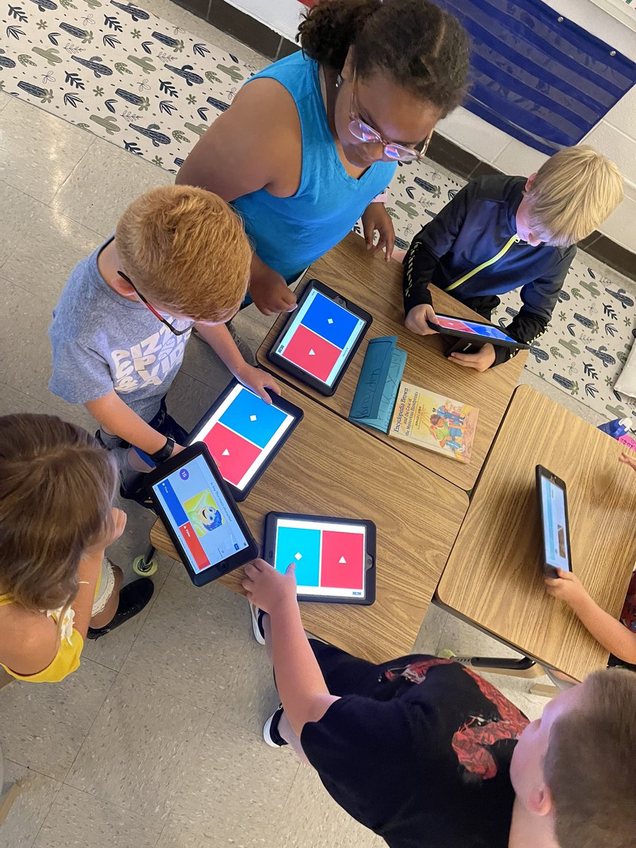 mrs__gardner's tweet photo. Creating our own @GetKahoot quizzes on topics that interest us! #differentiatedlearning #TechWhizKidz #sterlingshinesbright #root4teachers https://t.co/A6SbpzcY4A
