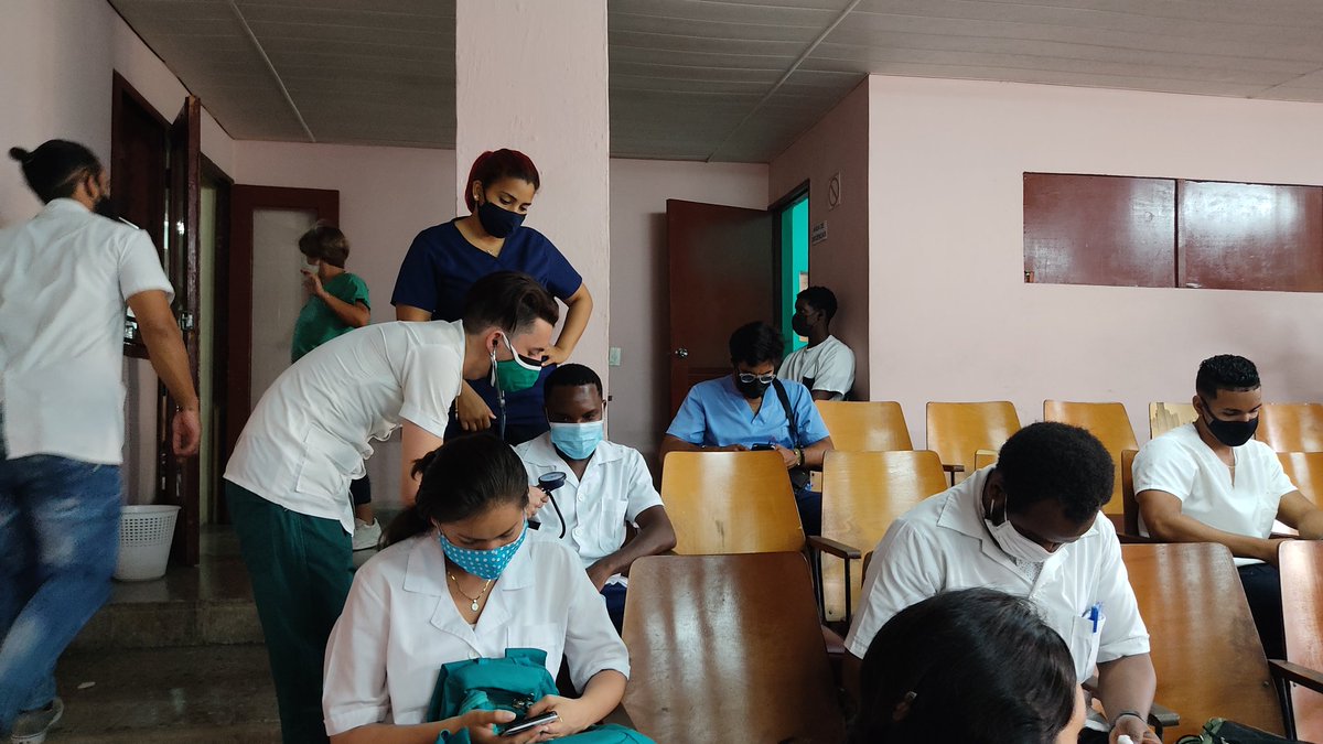 FcmJulio's tweet photo. FCM Julio Trigo, 3ra dosis Abdala, nuestros estudiantes dispuestos 🥰 Gracias Cuba  #CubaPorLaSalud #CubaPorLaVida https://t.co/5XDDRn7dGD