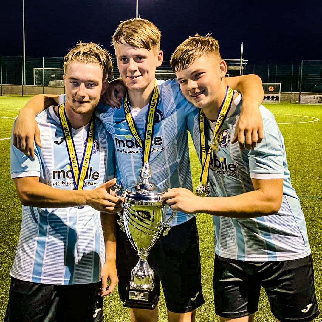 Congratulations to @chelmsleytown u19s last night in their victory over @SolihullMoors club in the  @MJPL_UK Midweek Cup at @Rugbyboroughfc last night winning 3-2 👏 

#supportlocalsports #sport #grassrootsfootball #supportgrassroots #football