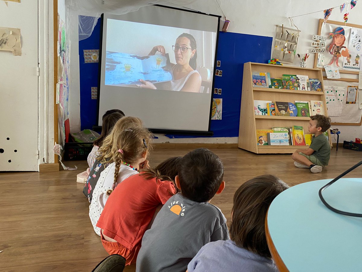 NouPatufet's tweet image. I dijous de la #SetmanaDeLaSalut2021 és el dia de la #sostenibilitat. A Pe escoltem el conte de la granota de tres ulls, fem una conversa molt interessant de com hem de cuidar i respectar la natura i fem un dibuix de què podem fer per cuidar la natura.
#ProgramaSI #NouPatufet