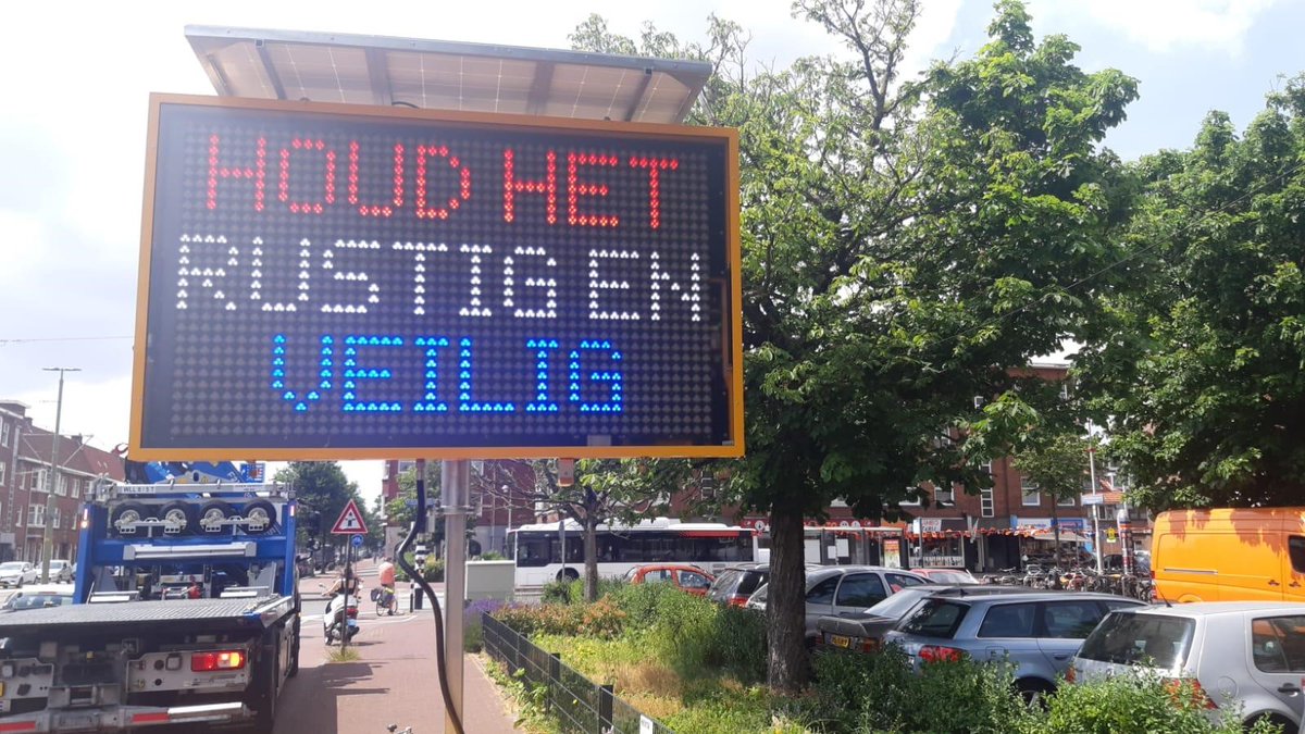 Rondom het #Jonckbloetplein in #DenHaag was het zondagavond onrustig. Vandaag staan daar en op enkele andere plekken tekstkarren. Wij zijn vanavond zichtbaar aanwezig op straat. #EK2021 #nedoos @PolitieLaak  x.com/POL_DenHaag/st…