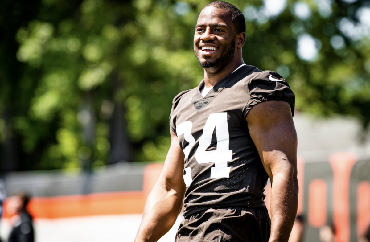 Proof that Nick Chubb does, in fact, smile. 

📸: <a href="/TheMattStarkey/">Matt Starkey</a>