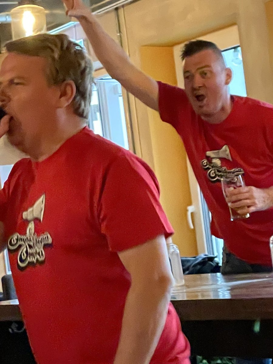 Full overtenning av <a href="/mortenstokstad/">Morten Stokstad</a> og <a href="/blakern111/">fredrik larsen</a> under lansering av Ompa, ompa, ompa. #ompaompaompa #tassenbarogbistro #gårikke