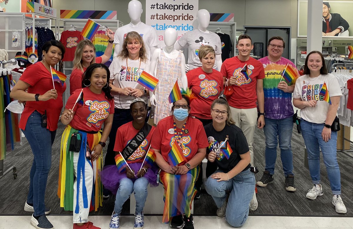 ErinMateyak's tweet image. Some of my favorite ❤️ days at Target are the days we can celebrate each other and show support 🏳️‍🌈 Last week at T-0278 we celebrated inclusivity. Striving to empower and support our Team Members and Guests 🎯#TargetPride #WorkSomewhereYouLove #Target @jillianTarget @Summer_K_W