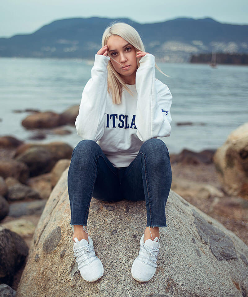 🚨NEW!🚨 
Represent Kitsilano with this felt stitched crewneck sweatshirt. $15 from each sale goes to Backpack Buddies charity which works to fill the gaps for hungry kids in Vancouver. bcisawesome.com/products/kitsi…