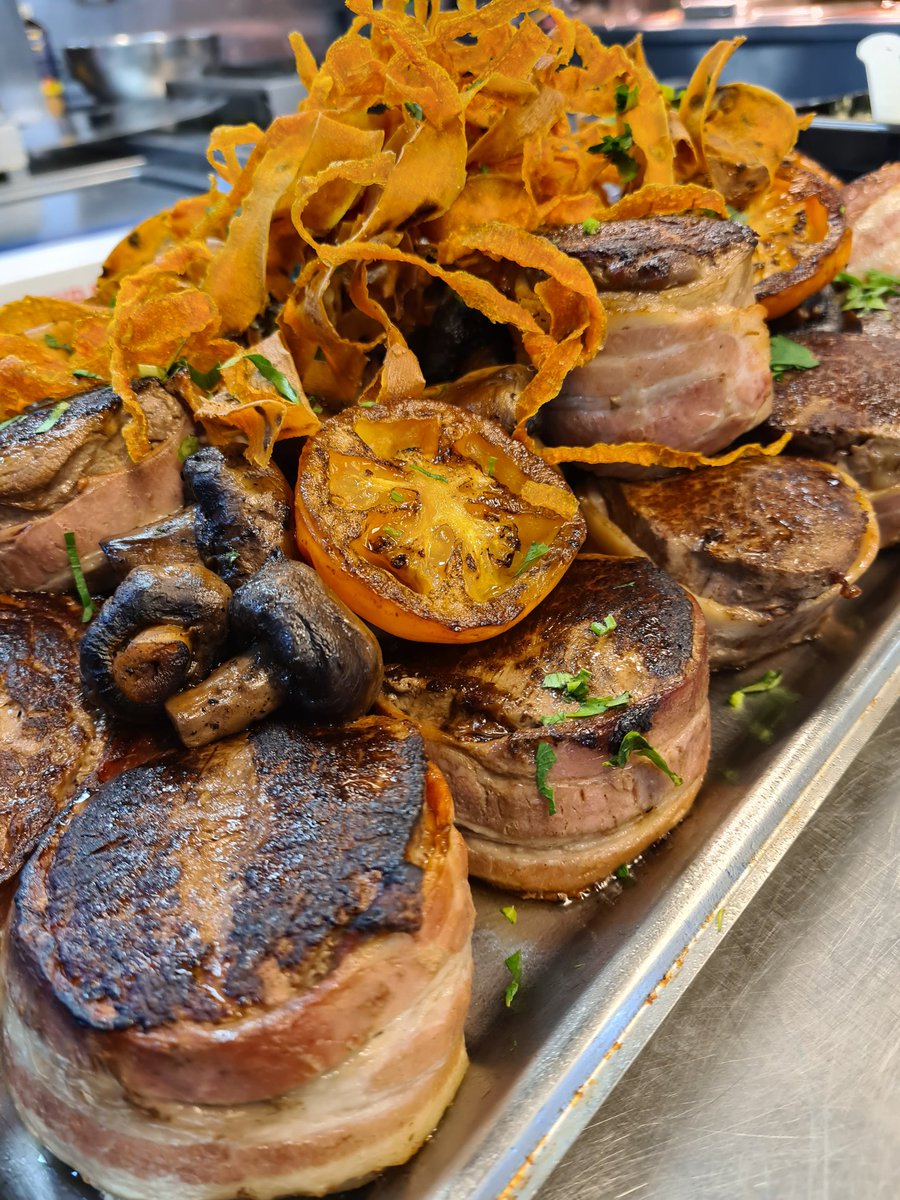 TheFlyingChef_'s tweet photo. La fillet miñon ☝😋

https://t.co/Xse70b66bm

#theflyingchef #filletmiñon #filletsteak #BBQ #red #eye #food #grill #mouthwatering #delicious #yummy #tasty #foodlover #chef #cheflife #chefs #cooking #chefspecial #cooks #marinecook https://t.co/4ceE60wv9d