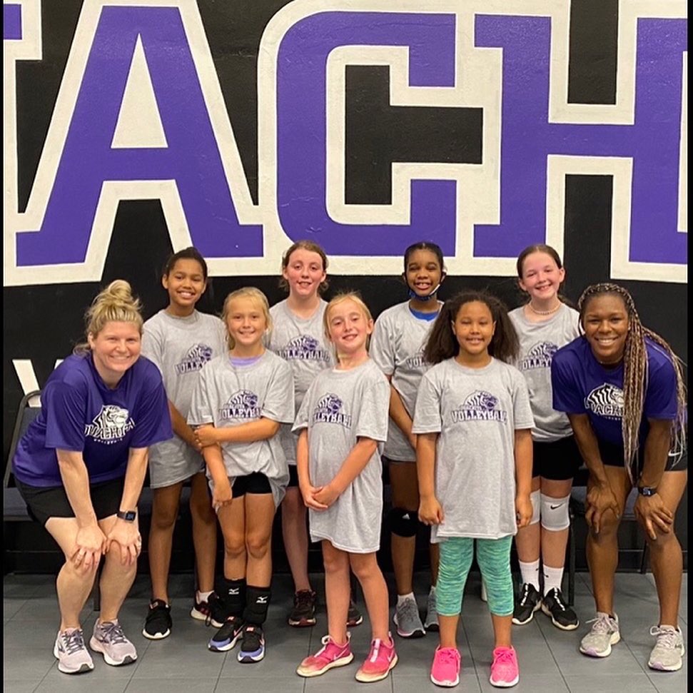 OuachitaVB's tweet photo. Tigers in training and junior high camp in the books! Thanks to all those that came! Looking forward to senior high elite camp next week! 🙌🏻🐯#212 https://t.co/ZMKRcR3fTB