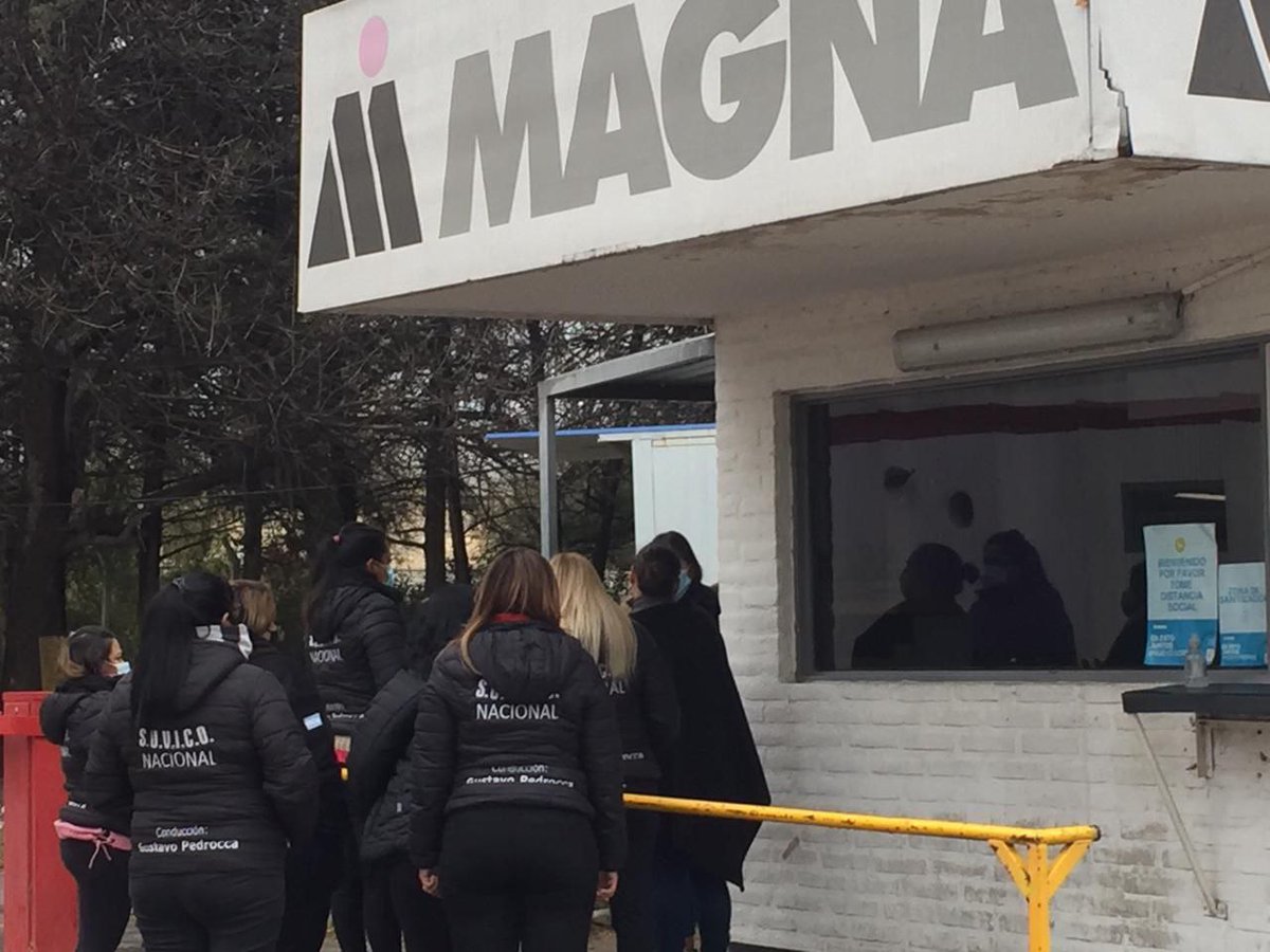 Romicortes251's tweet photo. Hoy visitamos #MAGNASEATINGARGENTINA con  mis compañeras, dejando en claro que todas nos vamos a movilizar para repudiar el  ofrecimiento salarial del 45,4%  y en reclamo de nuestros derechos de mujeres trabajadoras. #ALERTAYMOVILIZACION @suvicocba https://t.co/o699xLEutW