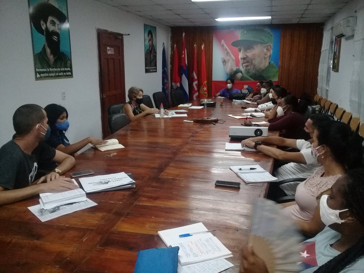 Como parte de la Preparación de Cuadro se realiza un intercambio con la compañera Lourdes Sarmiento Diaz sobre la marcha de la #TareaDeOrdenamiento en la Provincia de #Matanzas, participan en el intercambio los Primeros Secretarios de la #UJC de los Municipios. @DiosvanyUJC