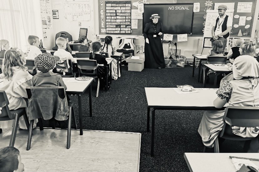 OPA_Newstead's tweet photo. Yesterday, our Year 1 pupils went back in time to the Victorian era! They spent the day learning about how different life was in the past and even had a special visitor to help them from @MyWakefield Museum! #OPAHistory https://t.co/XSg9pf2PYX