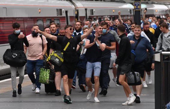 🏴󠁧󠁢󠁳󠁣󠁴󠁿• Scotland fans in London today, a thread: