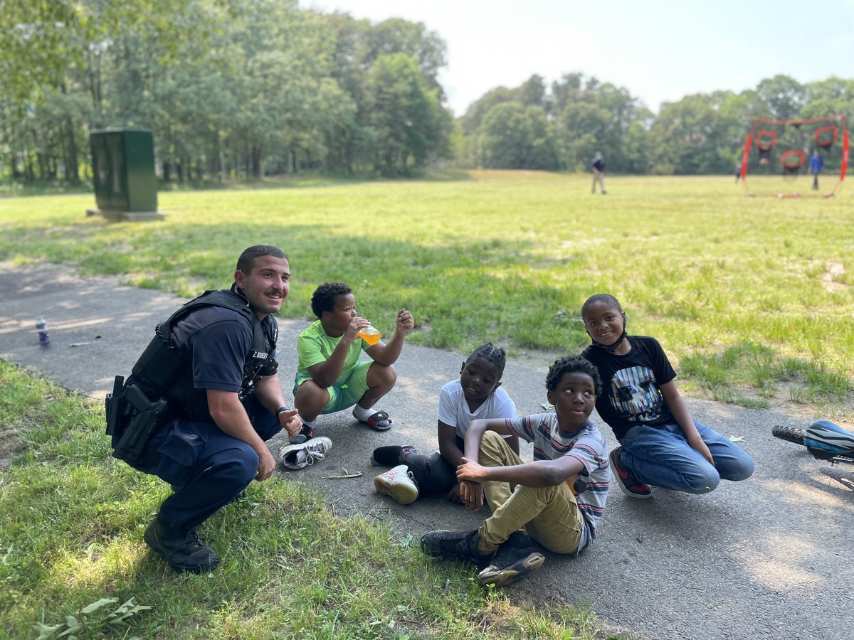 BGCAAC's tweet photo. #tbt to Meade Village's Field Day! With relay races, craft projects, book giveaways, & ice cream from Cold Stone, our members had such a good time. Thank you to the @aacpl, @GScentralMD, & @AACOPD for providing activities & support during our event! #projectbounceback #GOCPVS https://t.co/KkIsQHiBAL