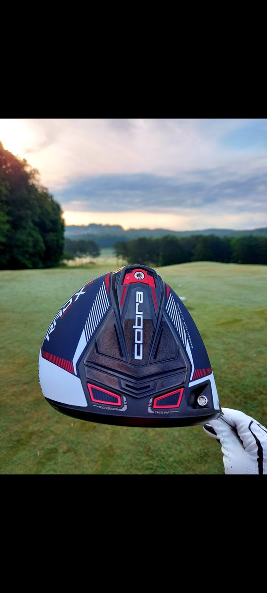 DysonGolf's tweet photo. Loving my new @cobragolf RADSPEED XB driver! ❤💙❤💙 #usopen #Golf #PGATour #USOpengolf #USOpen2021 #dysongolf #golflife https://t.co/dEtQApp5mO