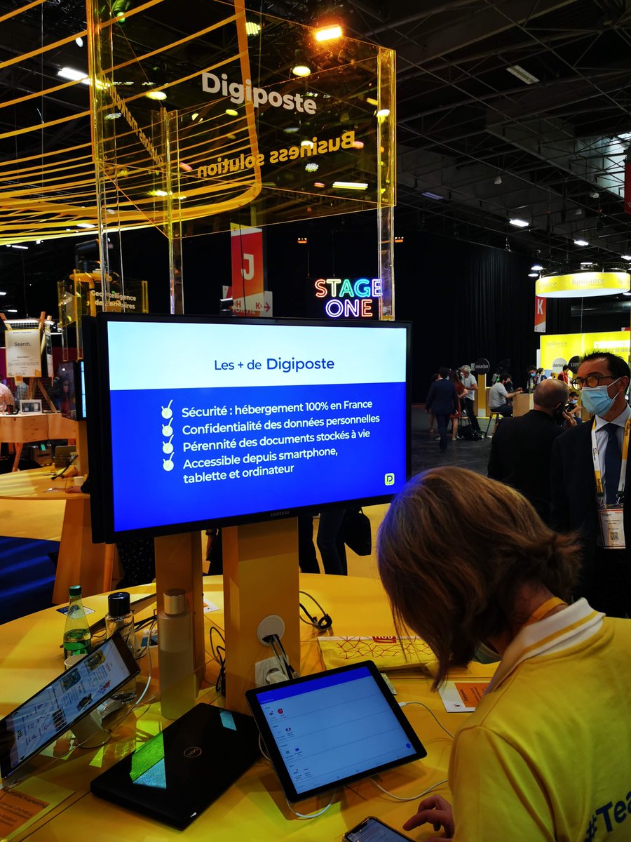 ChanPerco's tweet photo. Le stand du @GroupeLaPoste de #Viatech est toujours magnifique 🤩 !
Merci à @hillairepatrice d'avoir découvert des nombreuses solutions dont @Docapost, #ChronoFresh, Optimnet, Géointelligence des territoires ou French iOT platforms...
#VivaTech https://t.co/fKxROc8FxS