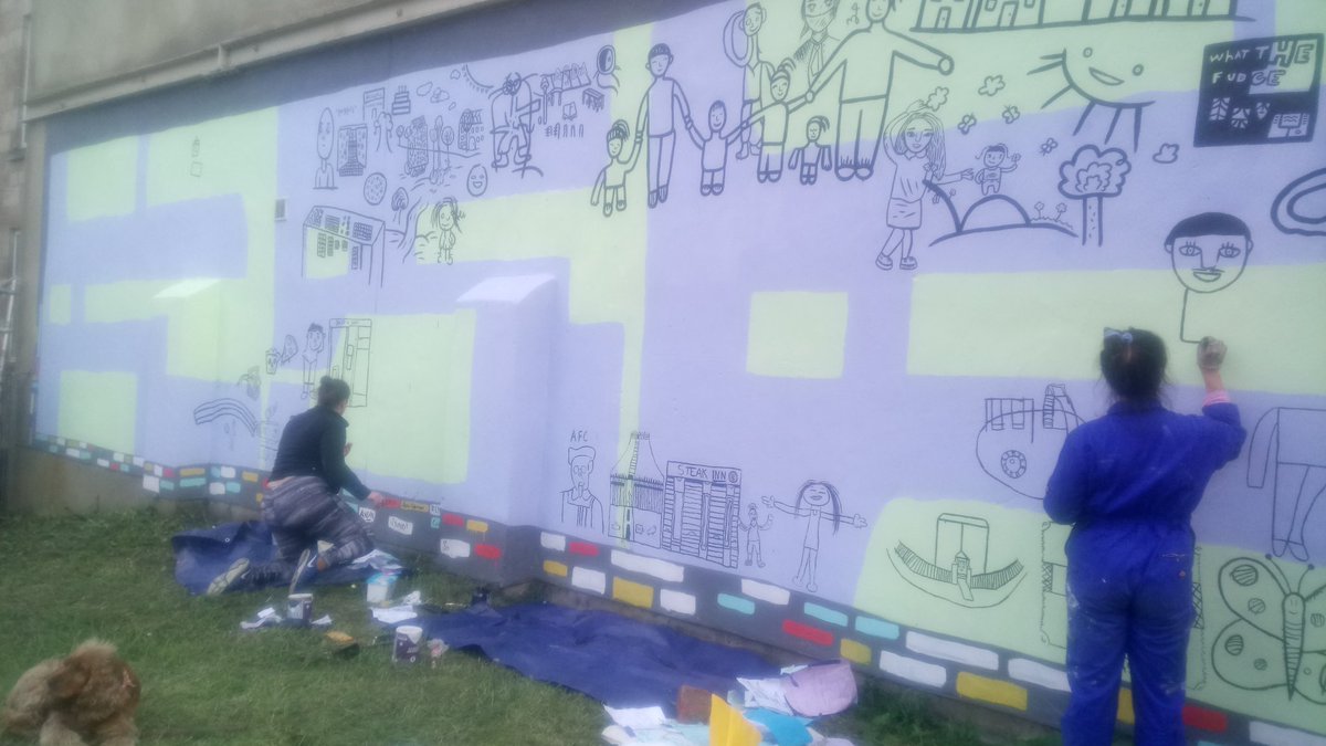 cuthbertsonpri's tweet photo. Nice to see progress on the mural. 

Our P7s along with @HolyCrossPri
@AnnetteStreetPS @StBridesPS
@HolyroodSec @ShawlandsAcad took part in the design process with @BethShapeero &amp; @_kamling

Read more: https://t.co/wj18t3CNeM

#govanhill #glasgow @GlasgowCREATE #mural @VoxLiminis https://t.co/w0aAXSKTHS