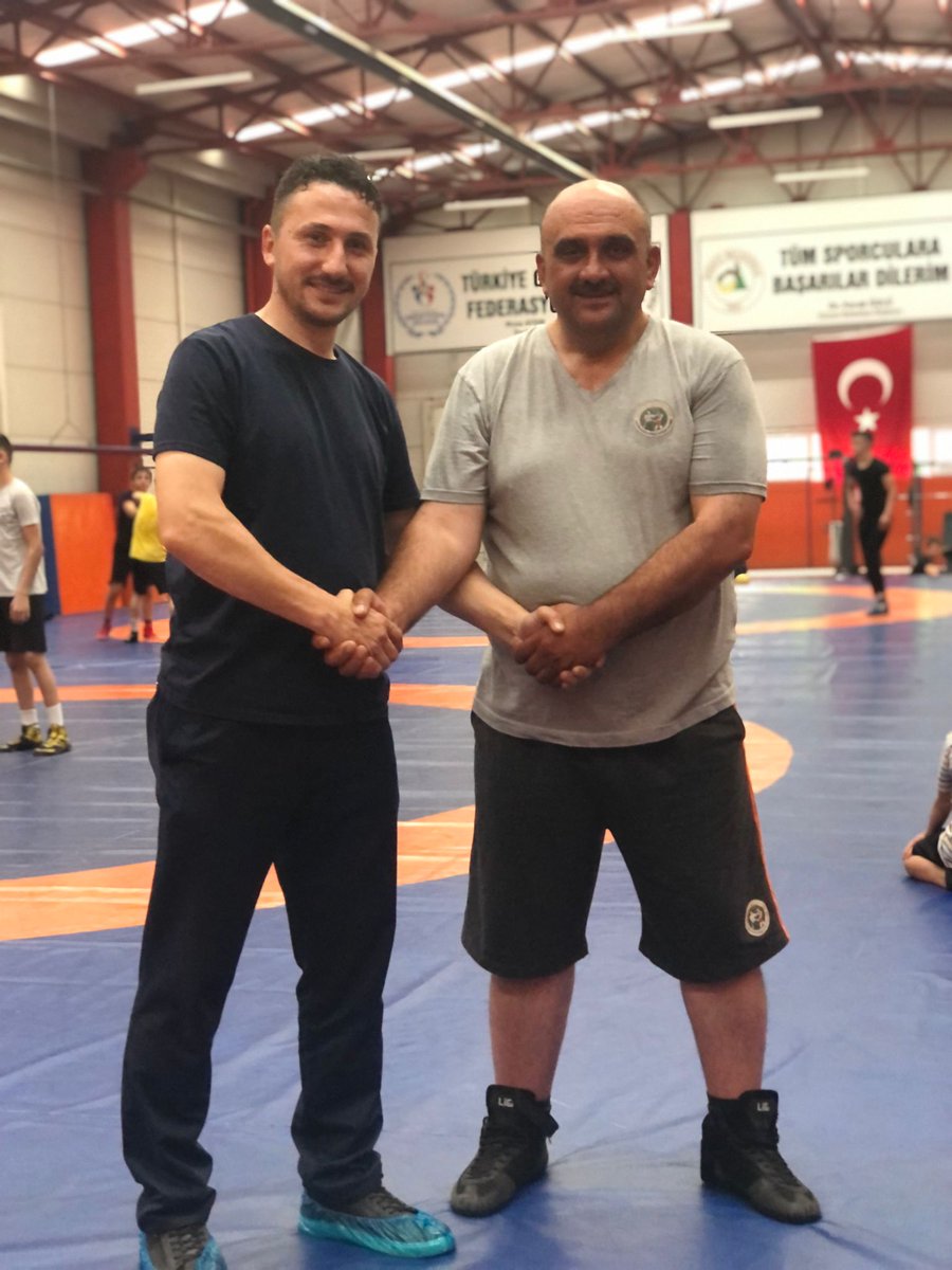 duzcemerkezilce's tweet photo. Ak Parti Merkez İlçe Başkanımız Hasan ŞENGÜLOĞLU ve Yönetim kurulu üyelerimiz, Düzce Belediyesi Güreş İhtisas Klübünde şampiyon güreşçilerimizi ziyaret ettiler. Aynı zamanda yönetim kurulu üyemizde olan klüp başkanımız Ramazan TOPAL'a misafirperverliği için teşekkür  ederiz. https://t.co/zB7UbVcWQY