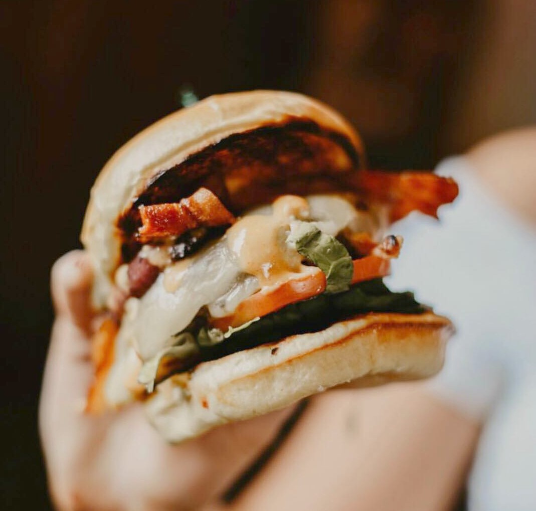 Burgers are great, but bacon burgers are magic. Who agrees? 😎🙌  #MewsTavern

📸: <a href="/EmilyHomonoff/">Emily Homonoff</a> via Instagram