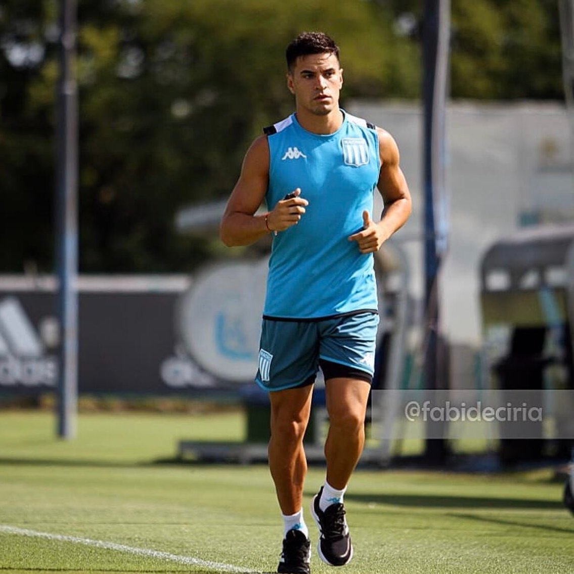 DeRacingSoyok's tweet photo. ⚠ATENCIÓN⚠
En las últimas horas, #AAAJ le hizo una oferta a #RACING por Nicolás #OROZ, que viene de jugar en el #ALWASL.
Se trata de un préstamo por 18 meses con una opción de compra.
Su vinculo con RACING finaliza a mediados de 2022. 👎⚽🏆
Vía: #CLMerlo https://t.co/4OKrYm2n7W