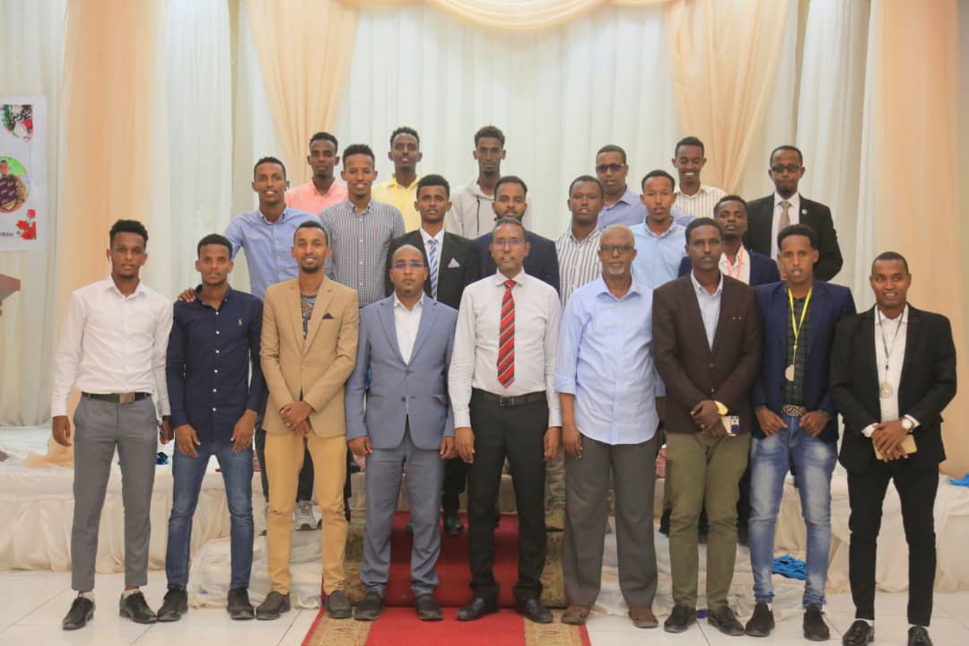 SIMADUniversity's tweet photo. Today Ustad @Dahirhasan Hosted a recognition and appreciation luncheon for students represented SIMAD University in the inter-university alumni football tournament hosted by @astaan_tv.
We are all proud of your service to the SIMAD university family.
#SIMADFamily https://t.co/3bqucJQ6uZ