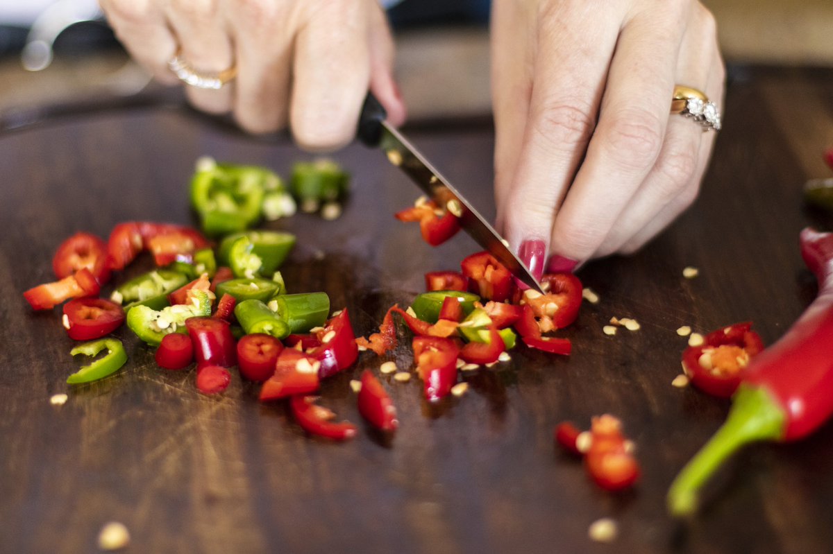 taylorsoflusk's tweet photo. ๐ฅ 30k -50k on the Scoville Scale
๐จโ๐ณ Use in sauces, salad or chopped into any dish
When you buy Irish you are supporting Irish farmers, Irish jobs and reducing foodmiles โ๏ธ
Check us out in your local @dunnesstores and tag us in your dishes ๐ฒ
#irishchillies #irishgarlic https://t.co/w5yT1EpZZf