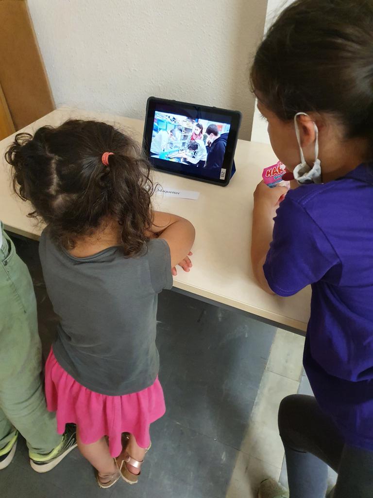 CEyrieux's tweet photo. Soirée culturelle au collège de l'Eyrieux. 
Présentation des travaux des élèves aux parents. Merci aux élèves aux enseignants et aux intervenants. #capca https://t.co/g9VHpcSS2Y