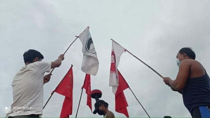 threefingers991's tweet photo. Pro-democracy youths from PainTaw Village , ThaYet Chaung Township protest against the Dictatorship with the flags flying high.   #WhatsHappeningInMyanmar #June17Coup https://t.co/0yk7utdVuu