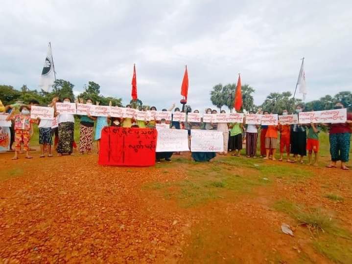 threefingers991's tweet photo. Pro-democracy youths from PainTaw Village , ThaYet Chaung Township protest against the Dictatorship with the flags flying high.   #WhatsHappeningInMyanmar #June17Coup https://t.co/0yk7utdVuu