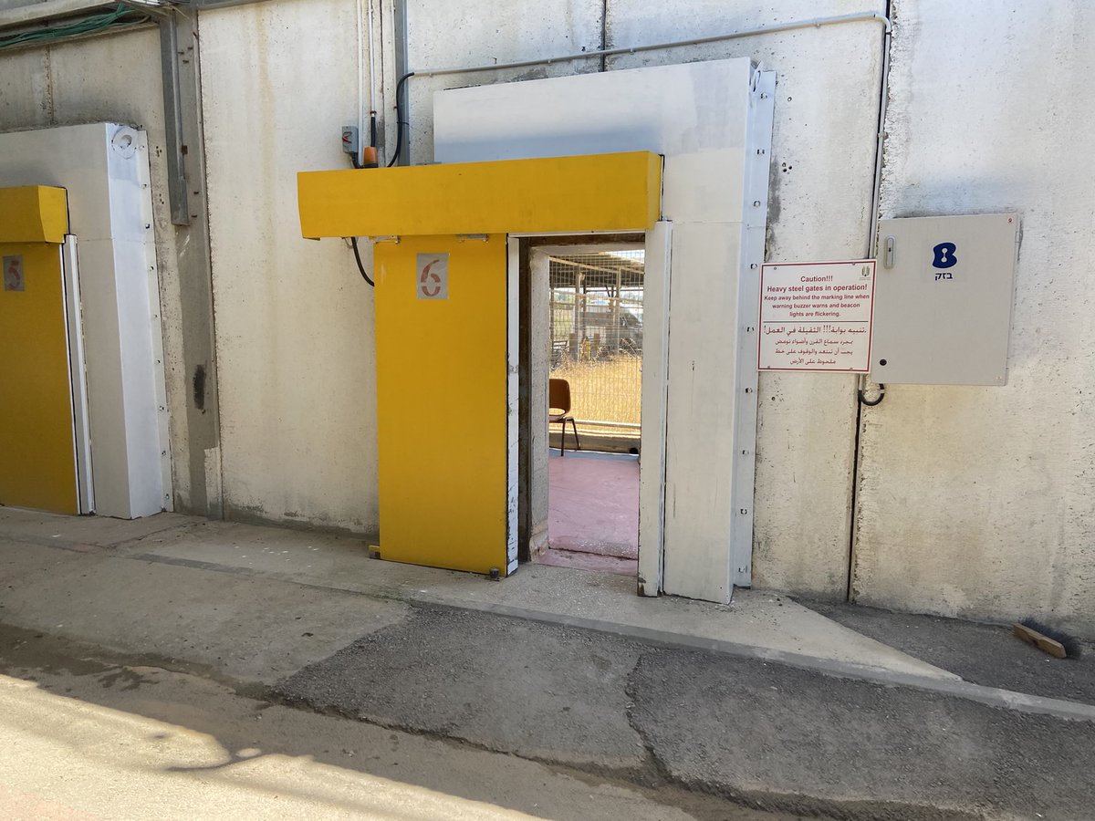 obk's tweet image. Ingang nr. 6 naar Gaza. De grootste openluchtgevangenis ter wereld.