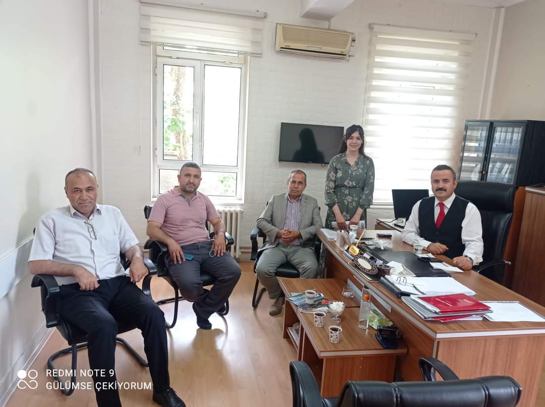 Konya İl Milli Eğitim Müfettişlerimiz aday öğretmenleri teftiş için okulumuzdalardı. Verimli geçen değerlendirmeler sonrası hatıra resimleri bıraktık. <a href="/kadinhanimem/">Mehmet YAVUZ / Kadınhanı İlçe MEM</a>