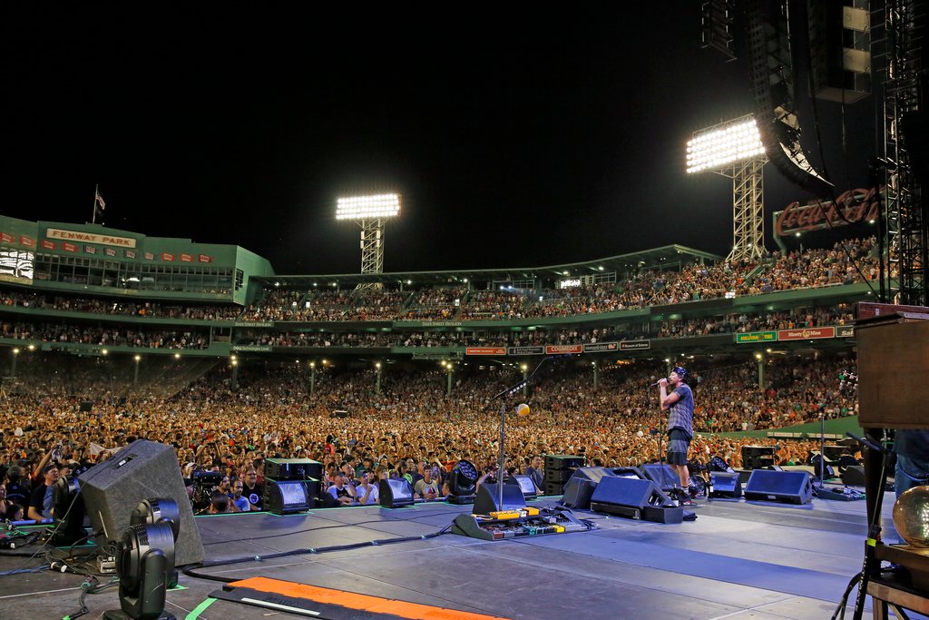 PearlJam's tweet image. Pearl Jam at @FenwayPark in 2018. 

📸: Rob Skinner