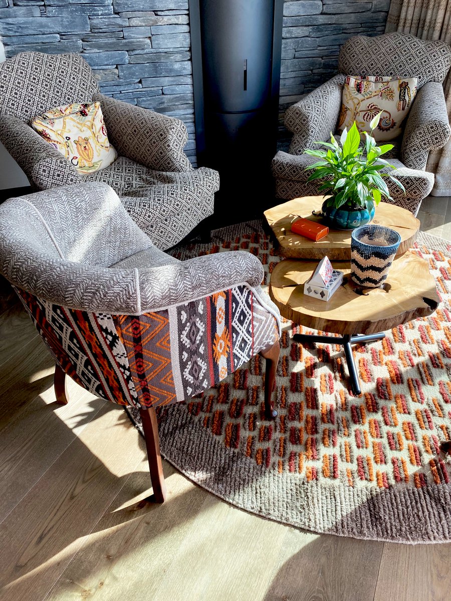LondonHouseRugs's tweet photo. This bespoke, circular, hand-woven rug sits perfectly in this Bohemian seaside snug in Cornwall.🏖️

#londonhouserugs #londonhouserugsrunners #rugsofinstagram #rugsonrugsonrugs #rugs #cornwallliving #cornwalldesign #interiordesign #designinspiration  #bohemianstyle #bohemian https://t.co/I87xAPsbCW