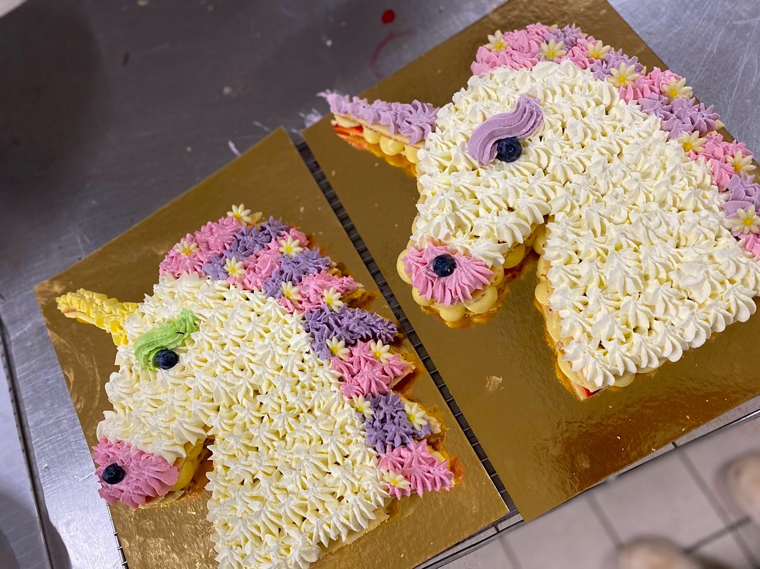 Carrefour Je Veux Un Gateau En Forme De Licorne Le Patissier De L Hypermarche De Sainte Genevieve Des Bois Challenge Accepted T Co Wajwzapx Twitter