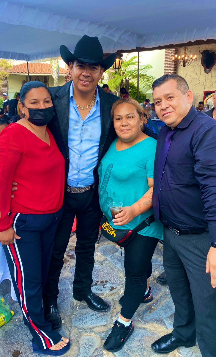 OswalSinMiedo's tweet photo. La amistad y la lealtad dos grandes virtudes que la vida nos da con el amigo y líder sindical @MemoFragosoB #FamiliaLibertad #SoyUtisna https://t.co/C4gI75jJOV