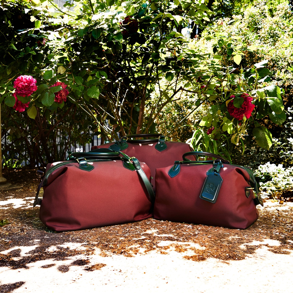 Introducing... The Superlight Explorers.
Our iconic Explorer holdall has a new member to its family. We've developed a super-light, luxurious Nylon Twill fabric which allows us to create bags that are around 25% lighter than their canvas counterparts.