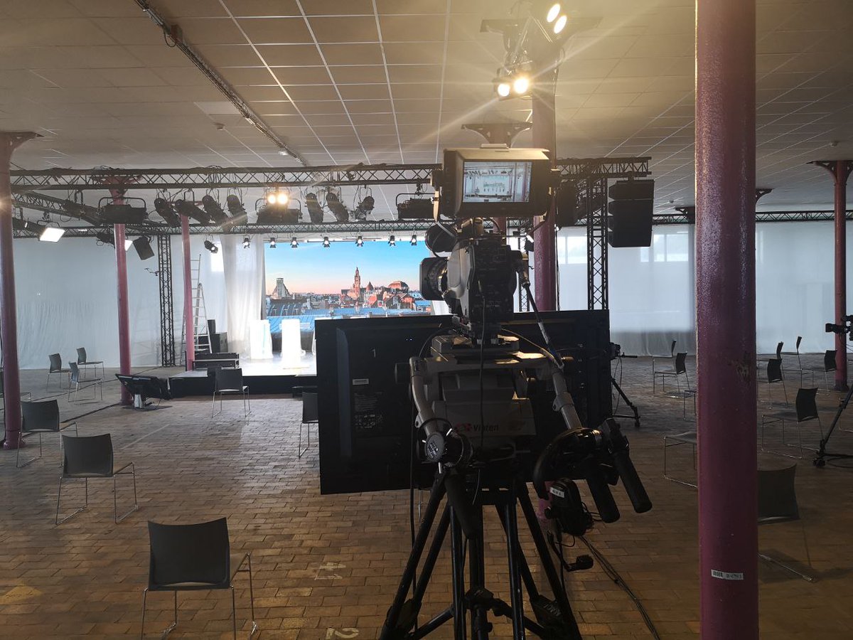 AvecPietra's tweet photo. C'est aujourd'hui le Grand Meeting !
On se donne donc rendez-vous à 21h sur la chaine Youtube de @pietraszewski_l juste ici ➡️ https://t.co/E5pXFGynUm
Mais en attendant voici quelques backstages ! #HautsdeFranceUnis https://t.co/YMoykf17Yq