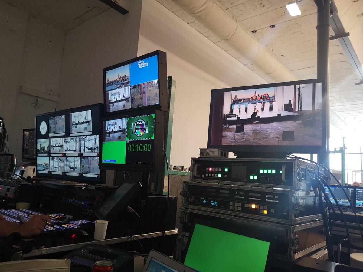 AvecPietra's tweet photo. C'est aujourd'hui le Grand Meeting !
On se donne donc rendez-vous à 21h sur la chaine Youtube de @pietraszewski_l juste ici ➡️ https://t.co/E5pXFGynUm
Mais en attendant voici quelques backstages ! #HautsdeFranceUnis https://t.co/YMoykf17Yq